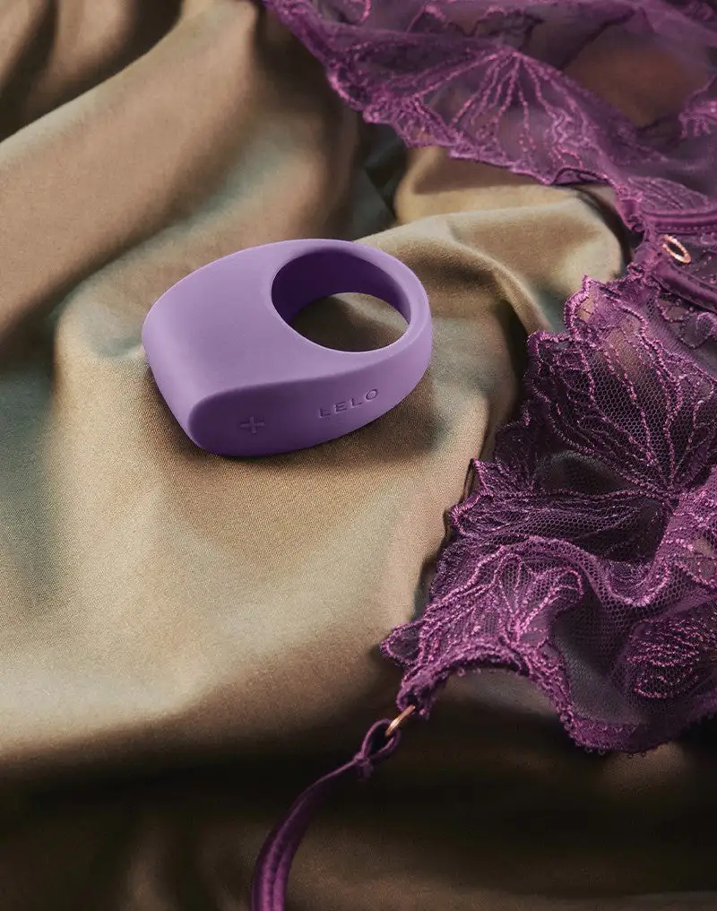 LELO - Tor 3 Vibrerende Cockring Voor Koppels Met App Control - Lila 6 LELO - Tor 3 Vibrerende Cockring Voor Koppels Met App Control - Lila - Afbeelding 4